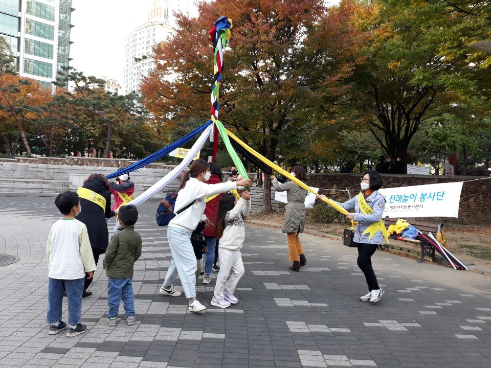 전래놀이 봉사단 활동 모습