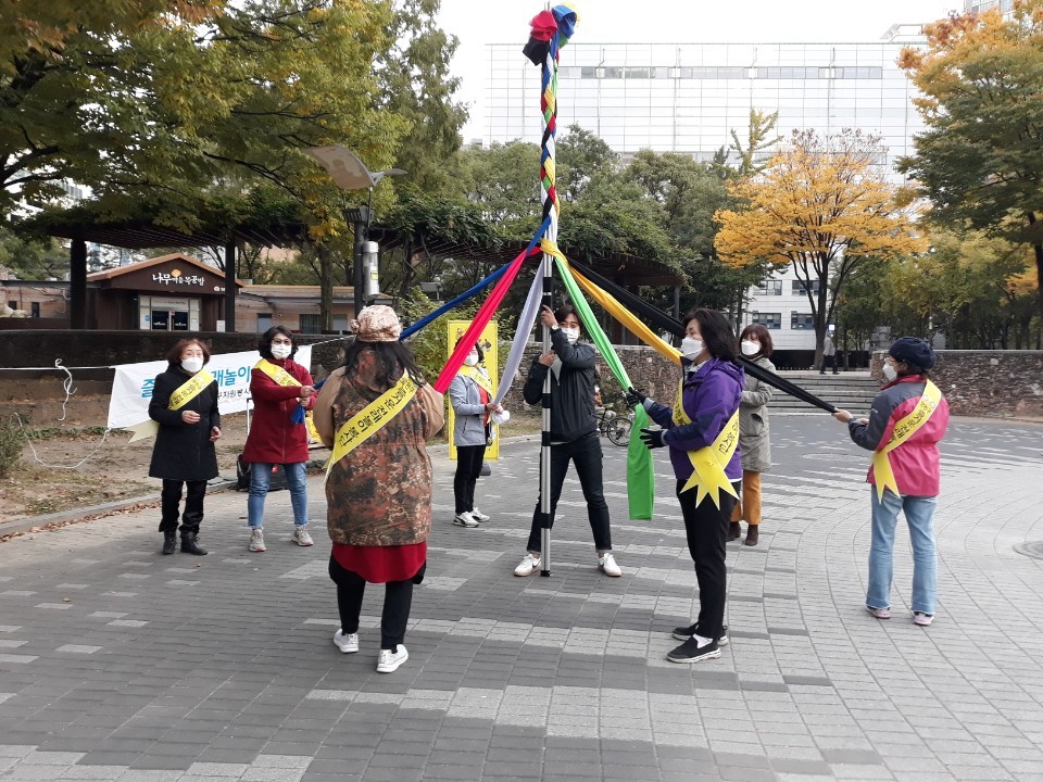 전래놀이봉사단 모습